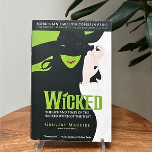 Gregory Maguire Wicked (Green & Black) Paperback Book